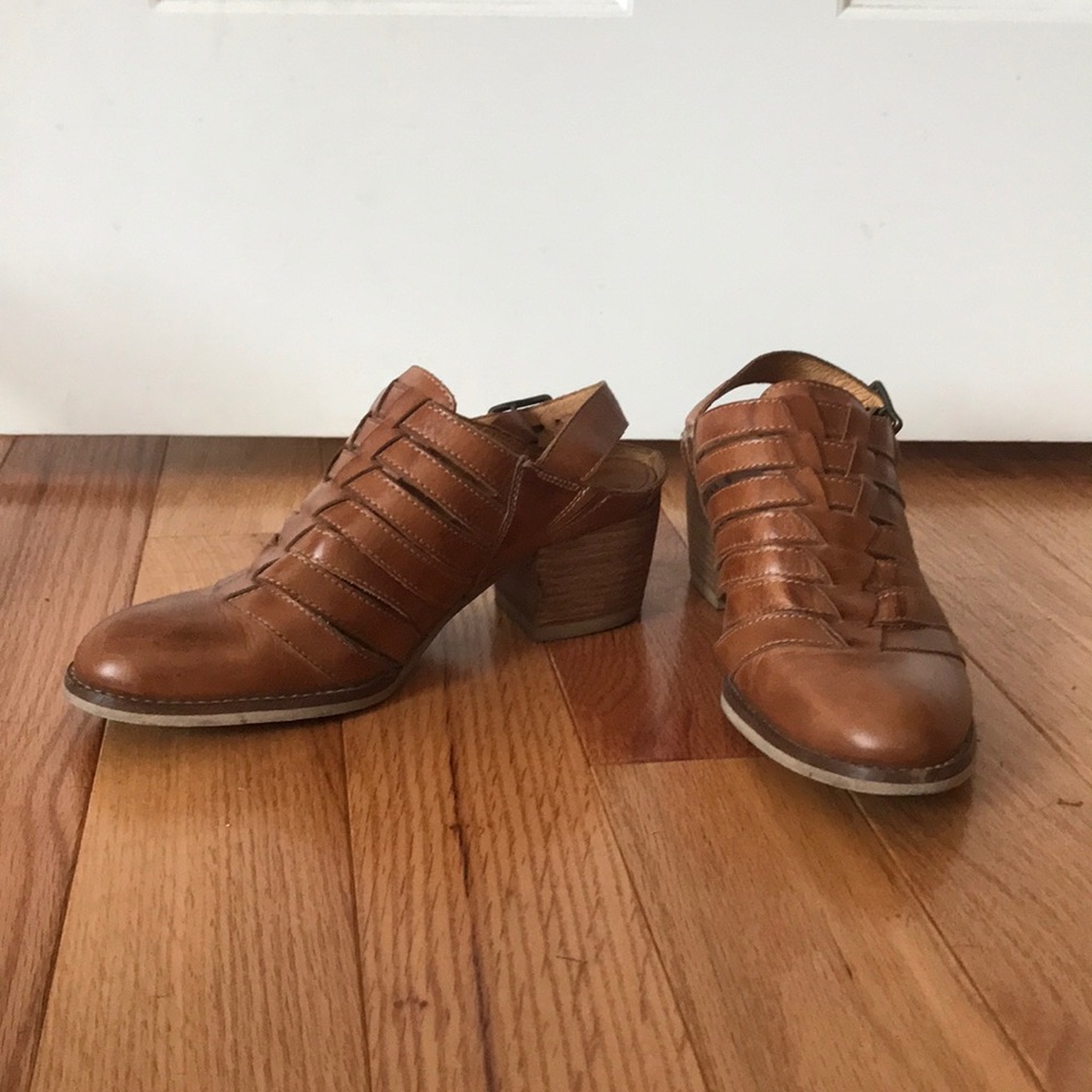 Size 7 (37) pikolinos leather shoes.